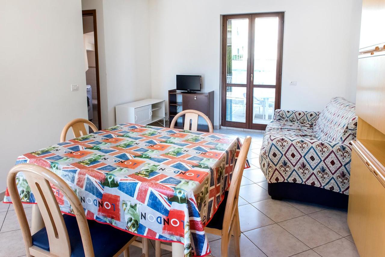 S130 - Sirolo, deliziosa villetta con terrazzo Esterno foto