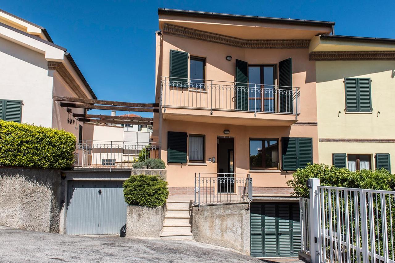 S130 - Sirolo, deliziosa villetta con terrazzo Esterno foto