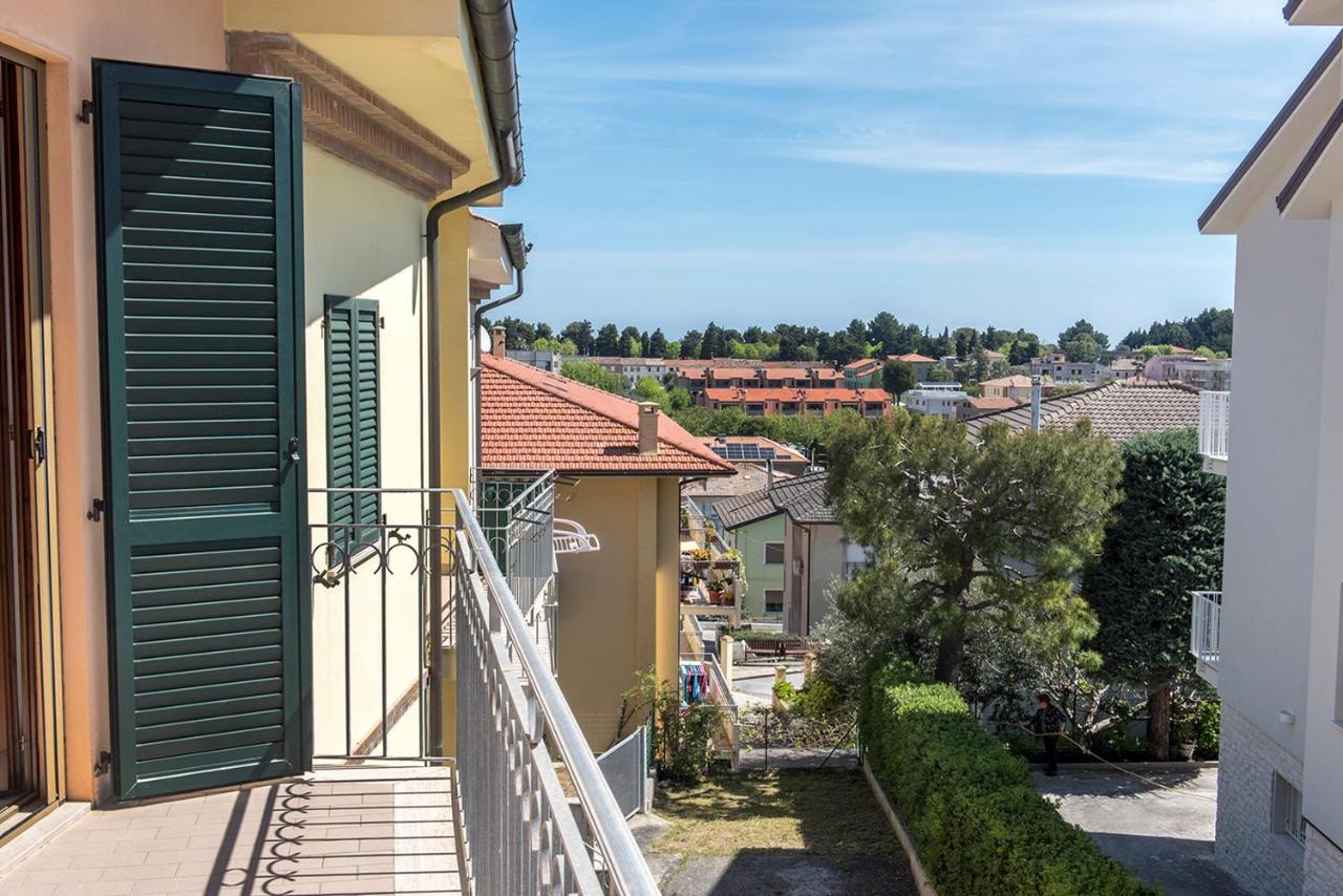 S130 - Sirolo, deliziosa villetta con terrazzo Esterno foto